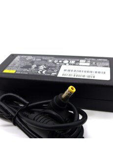 Fujitsu AC Adapter 65W 19V 3,65A 65W Netzteil für...