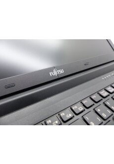 Fujitsu Lifebook E556 Core i5-6200U 8GB 256 GB 15&quot; FHD W11 DVDRW LTE RS232